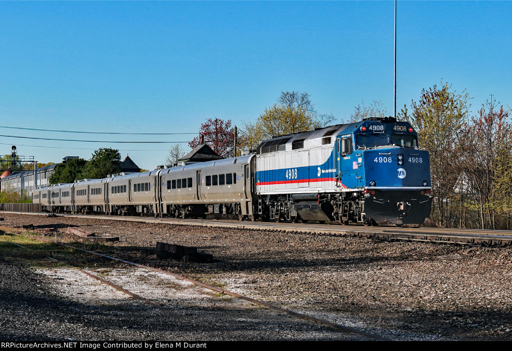 MNCR 4908 on train 54